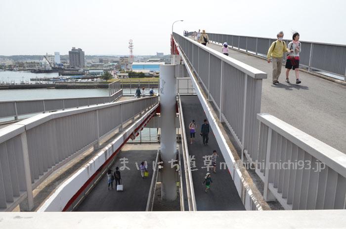 帰りの巨大歩道橋がきつい
