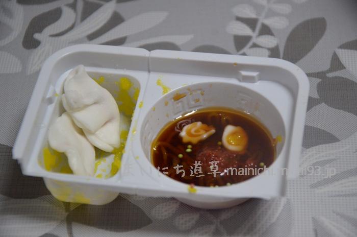 なると&ゆで卵など、トッピングしたら出来上がり!