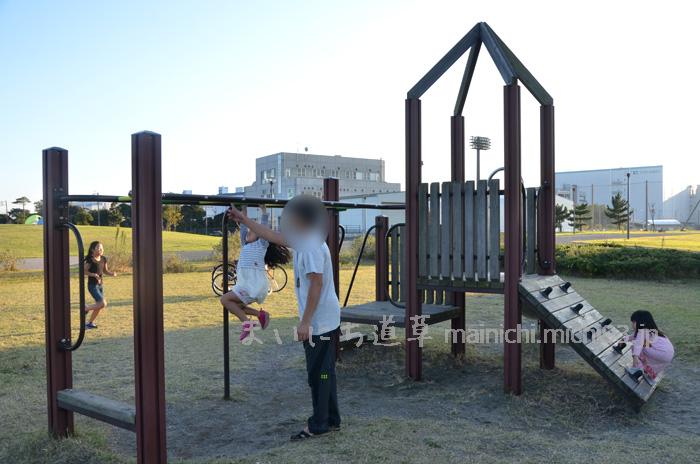 子供の遊具もあります