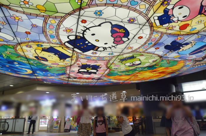 京王多摩センター駅の天井照明