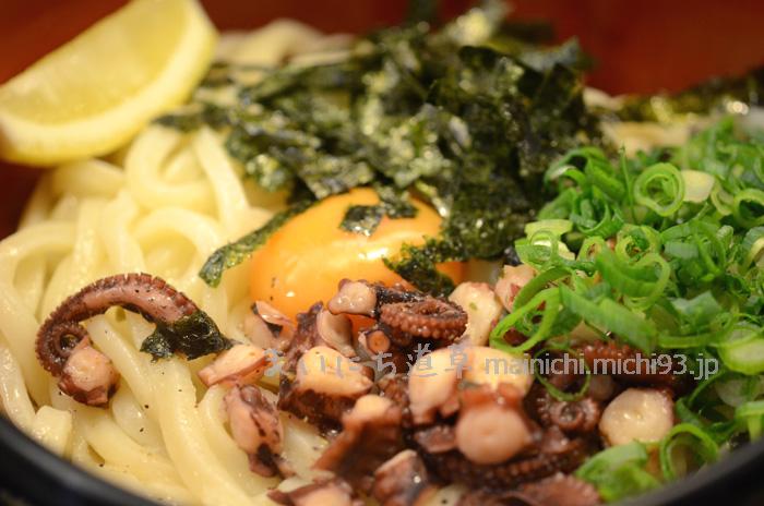 粉チーズと卵黄、レモン汁をかけていただく、カルボナーラみたいなうどん 粉チーズと卵黄、レモン汁をかけていただく、カルボナーラみたいなうどん
