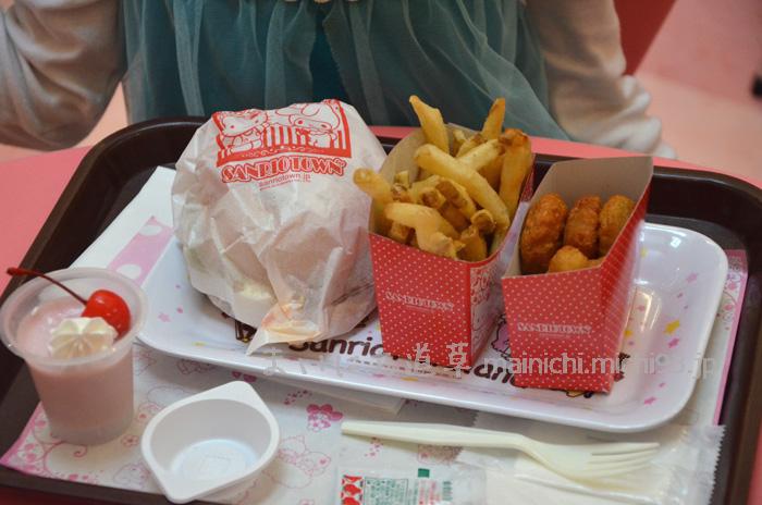 キティちゃんバーガーセット